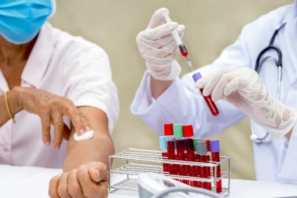 The-laboratory-is-the-contracting-party-for-Arman-Safiran-Insurance آزمایشگاه طرف قرارداد با بیمه آرمان سفیران