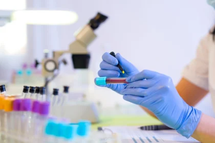 آزمایشگاه طرف قرارداد بیمه شرکت هواپیمایی