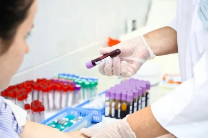 آزمایشگاه طرف قرارداد بیمه شرکت نفت