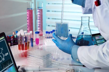 laboratory-is-the-contracting-party-with-Tejarat-Bank-Insurance آزمایشگاه طرف قرارداد با بیمه بانک تجارت