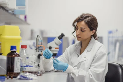 آزمایشگاه طرف قرارداد بیمه صدا و سیما